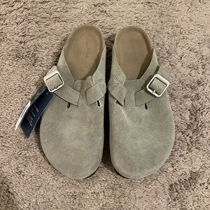 Universal Thread (target) clogs.